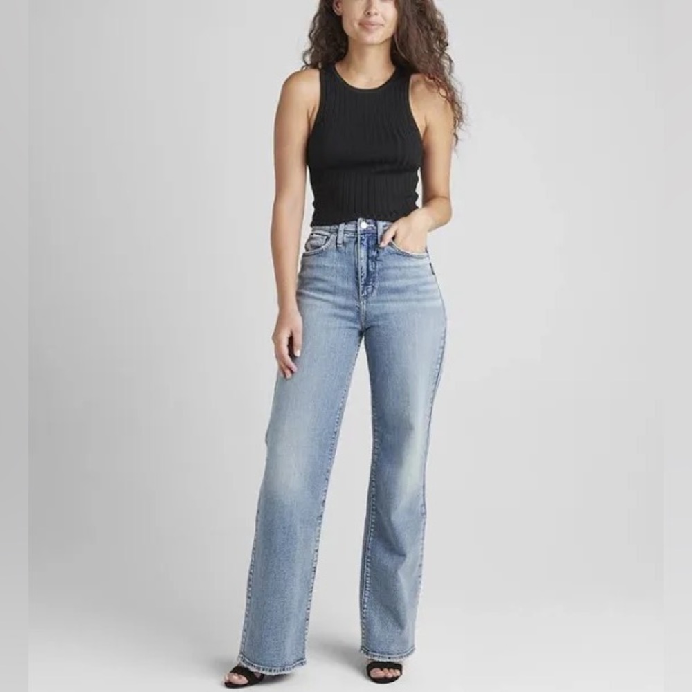 NEW Silver Jeans Highly Desirable Trouser Jean Size 26 Wide Leg Light Wash Zip